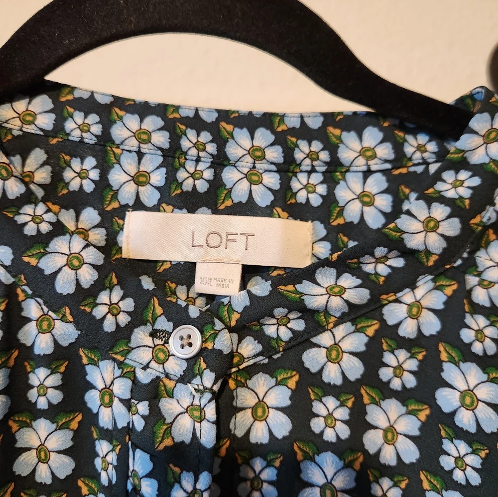 LOFT Blue Floral Top - Picture 2 of 2